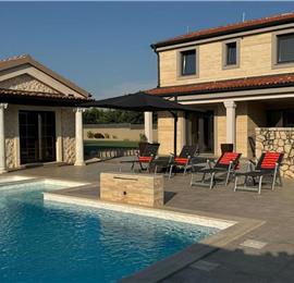 2 bedroom villa with heated pool & tennis court near Zadar, sleeps 4
